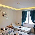 Bed & Breakfast 11 Boutique